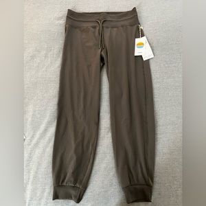 NWT Vuori Daily Jogger